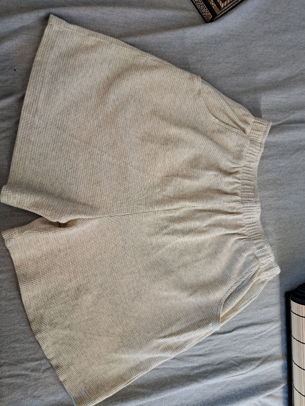 Cream 97% Cotton Waffle-like Fabric Northern Reflection Shorts Sz M